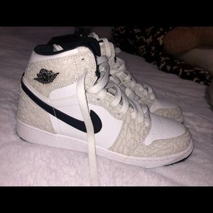 Jordan 1 Retro White Elephant Print